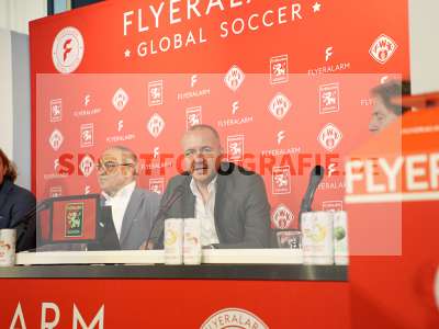 Fotos von Vorstellung FLYERALARM Global Soccer auf sportfotografie.de