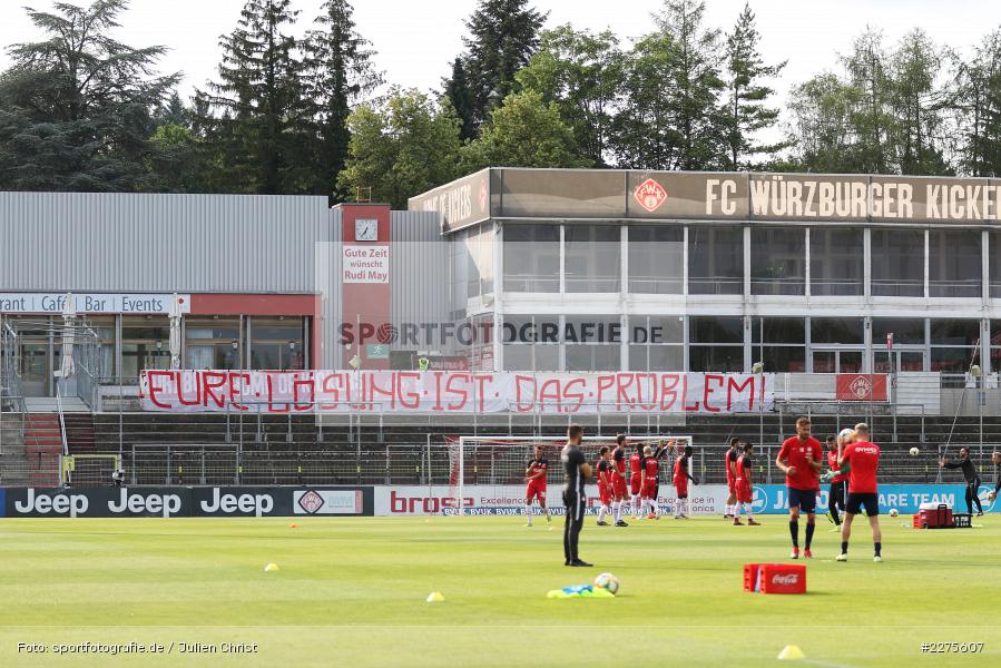 Lösung, Spruchband, FLYERALARM Arena, Würzburg, 16.06.2020, DFB, sport, action, Fussball, Juni 2020, 3. Liga, 1. FC Kaiserslautern, FC Würzburger Kickers - Bild-ID: 2275607 Lösung, Spruchband, FLYERALARM Arena, Würzburg, 16.06.2020, DFB, sport, action, Fussball, Juni 2020, 3. Liga, 1. FC Kaiserslautern, FC Würzburger Kickers - Bild-ID: 2275607