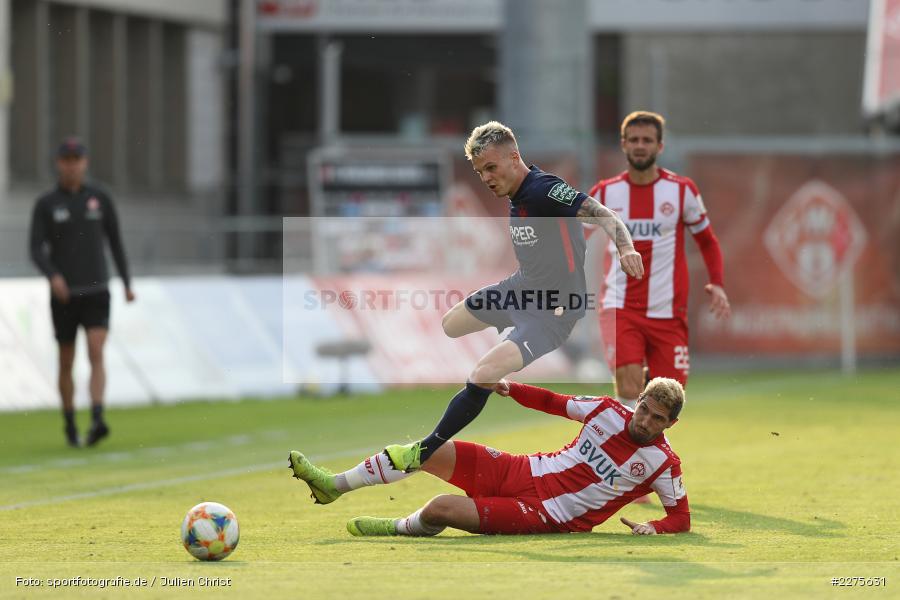 Florian Pick, Fabio Kaufmann, FLYERALARM Arena, Würzburg, 16.06.2020, DFB, sport, action, Fussball, Juni 2020, 3. Liga, 1. FC Kaiserslautern, FC Würzburger Kickers - Bild-ID: 2275631