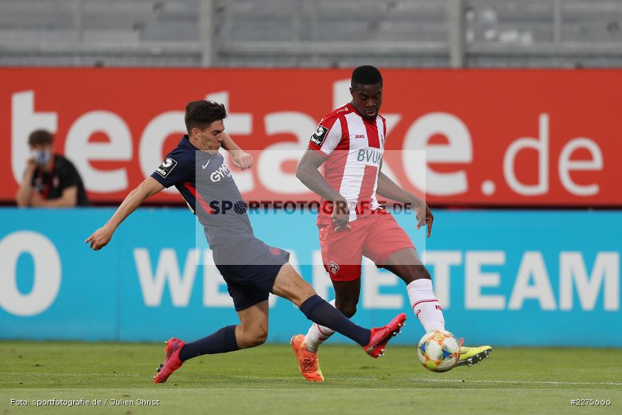 Dominik Schad, Leroy Kwadwo, FLYERALARM Arena, Würzburg, 16.06.2020, DFB, sport, action, Fussball, Juni 2020, 3. Liga, 1. FC Kaiserslautern, FC Würzburger Kickers - Bild-ID: 2275666 Dominik Schad, Leroy Kwadwo, FLYERALARM Arena, Würzburg, 16.06.2020, DFB, sport, action, Fussball, Juni 2020, 3. Liga, 1. FC Kaiserslautern, FC Würzburger Kickers - Bild-ID: 2275666