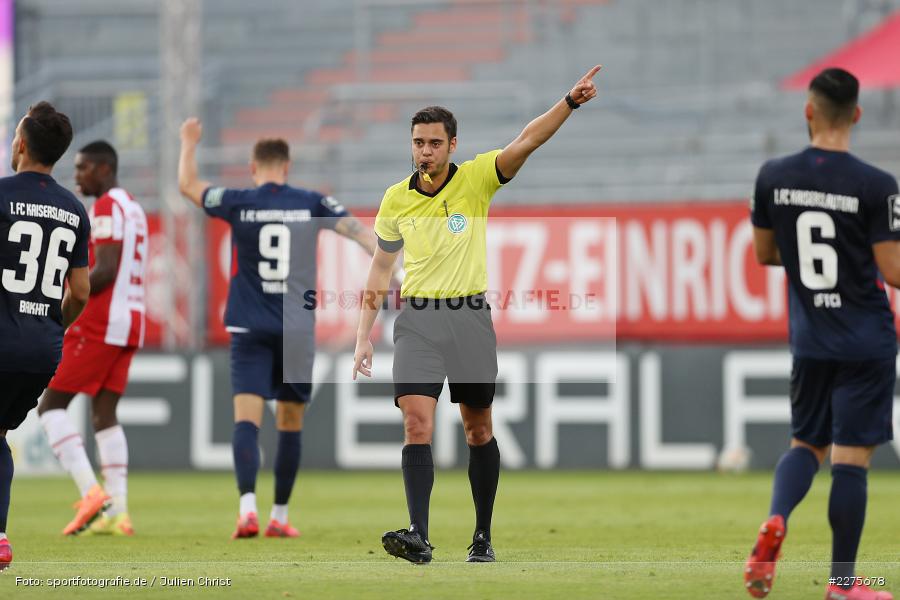 Anweisungen, Schiedsrichter, Asmir Osmanagic, FLYERALARM Arena, Würzburg, 16.06.2020, DFB, sport, action, Fussball, Juni 2020, 3. Liga, 1. FC Kaiserslautern, FC Würzburger Kickers - Bild-ID: 2275678