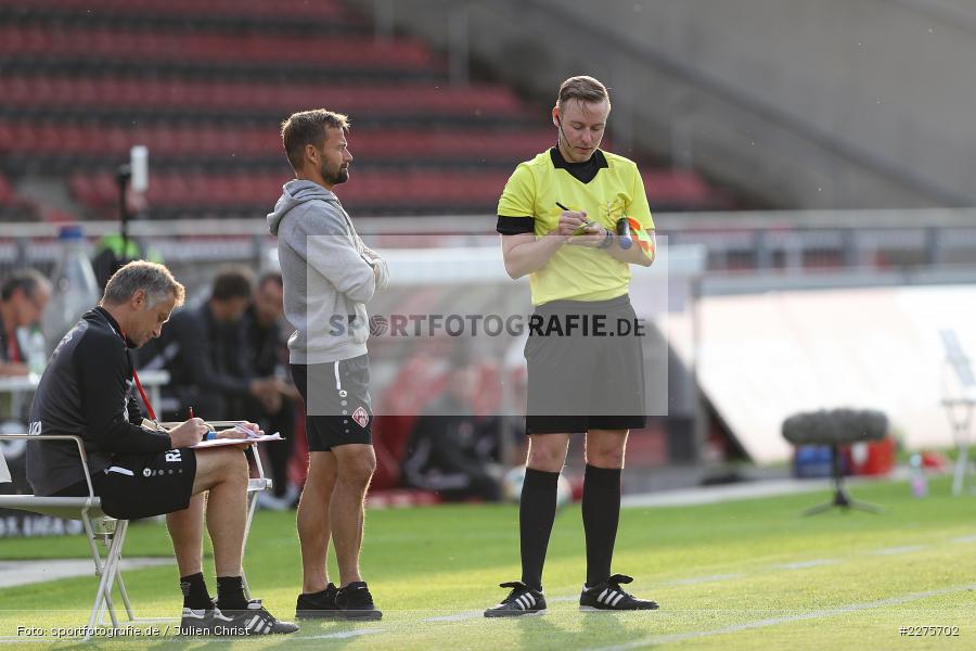 Rainer Zietsch, Michael Schiele, Lars Erbst, FLYERALARM Arena, Würzburg, 16.06.2020, DFB, sport, action, Fussball, Juni 2020, 3. Liga, 1. FC Kaiserslautern, FC Würzburger Kickers - Bild-ID: 2275702 Rainer Zietsch, Michael Schiele, Lars Erbst, FLYERALARM Arena, Würzburg, 16.06.2020, DFB, sport, action, Fussball, Juni 2020, 3. Liga, 1. FC Kaiserslautern, FC Würzburger Kickers - Bild-ID: 2275702