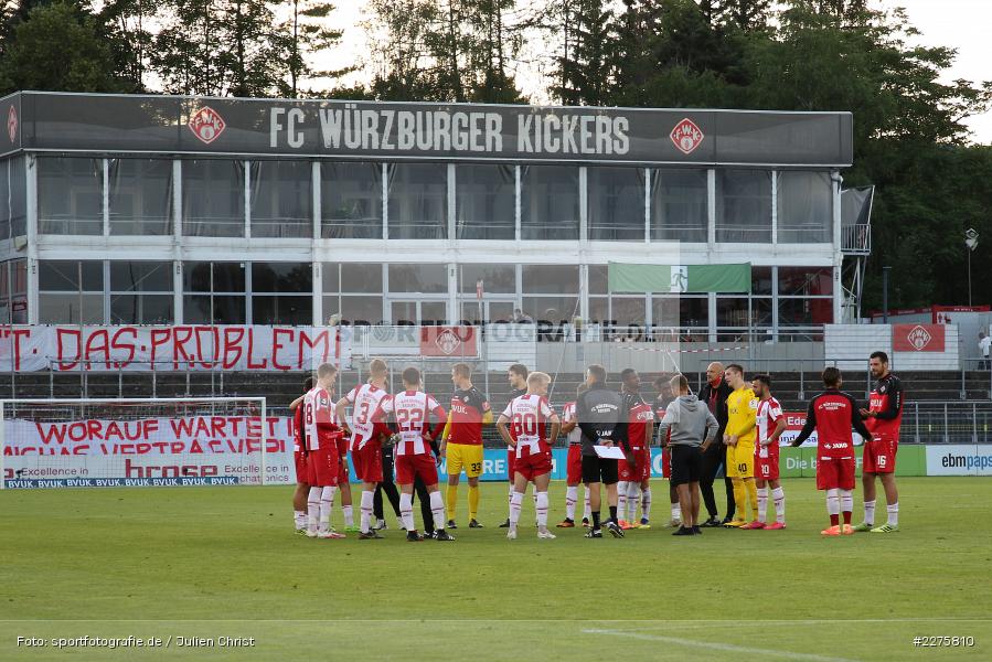 Ansprache, Mannschaftskreis, Michael Schiele, FLYERALARM Arena, Würzburg, 19.06.2020, DFB, sport, action, Fussball, Juni 2020, 3. Liga, Chemnitzer FC, FC Würzburger Kickers - Bild-ID: 2275810 Ansprache, Mannschaftskreis, Michael Schiele, FLYERALARM Arena, Würzburg, 19.06.2020, DFB, sport, action, Fussball, Juni 2020, 3. Liga, Chemnitzer FC, FC Würzburger Kickers - Bild-ID: 2275810