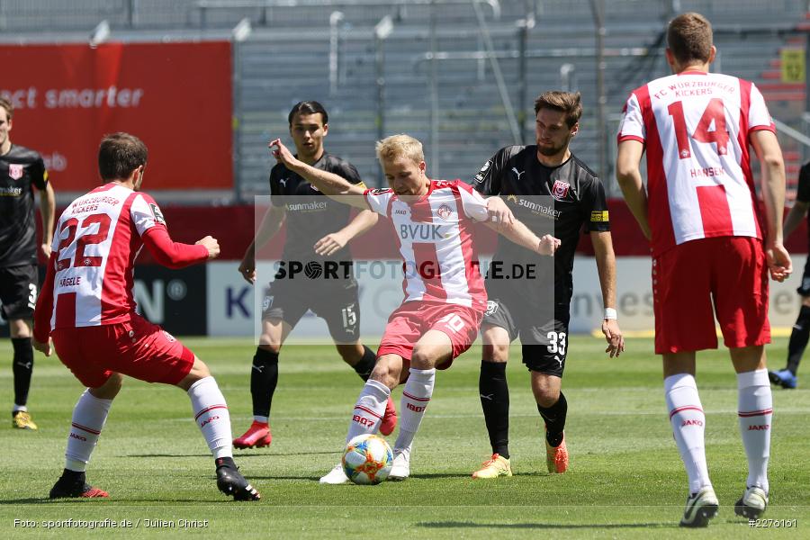 Jonas Nietfeld, Jan Shcherbakovski, Simon Rhein, FLYERALARM Arena, Würzburg, 04.07.2020, DFB, sport, action, Fussball, Juli 2020, 3. Liga, Hallescher FC, FC Würzburger Kickers - Bild-ID: 2276161 Jonas Nietfeld, Jan Shcherbakovski, Simon Rhein, FLYERALARM Arena, Würzburg, 04.07.2020, DFB, sport, action, Fussball, Juli 2020, 3. Liga, Hallescher FC, FC Würzburger Kickers - Bild-ID: 2276161