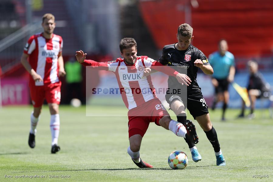 Julian Guttau, Daniel Hägele, FLYERALARM Arena, Würzburg, 04.07.2020, DFB, sport, action, Fussball, Juli 2020, 3. Liga, Hallescher FC, FC Würzburger Kickers - Bild-ID: 2276195