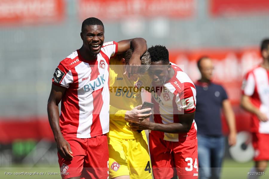 Leroy Kwadwo, Frank Ronstadt, Vincent Müller, FLYERALARM Arena, Würzburg, 04.07.2020, DFB, sport, action, Fussball, Juli 2020, 3. Liga, Hallescher FC, FC Würzburger Kickers - Bild-ID: 2276235
