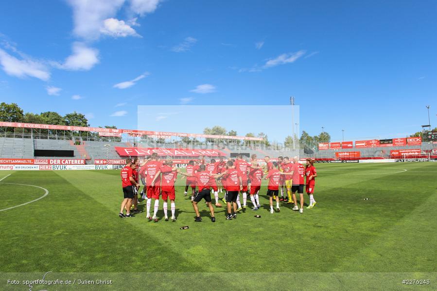 Feiern, Party, Mannschaftskreis, Aufstieg, Jubel, sport, action, Würzburg, Juli 2020, Hallescher FC, Fussball, FLYERALARM Arena, FC Würzburger Kickers, DFB, 3. Liga, 04.07.2020 - Bild-ID: 2276243