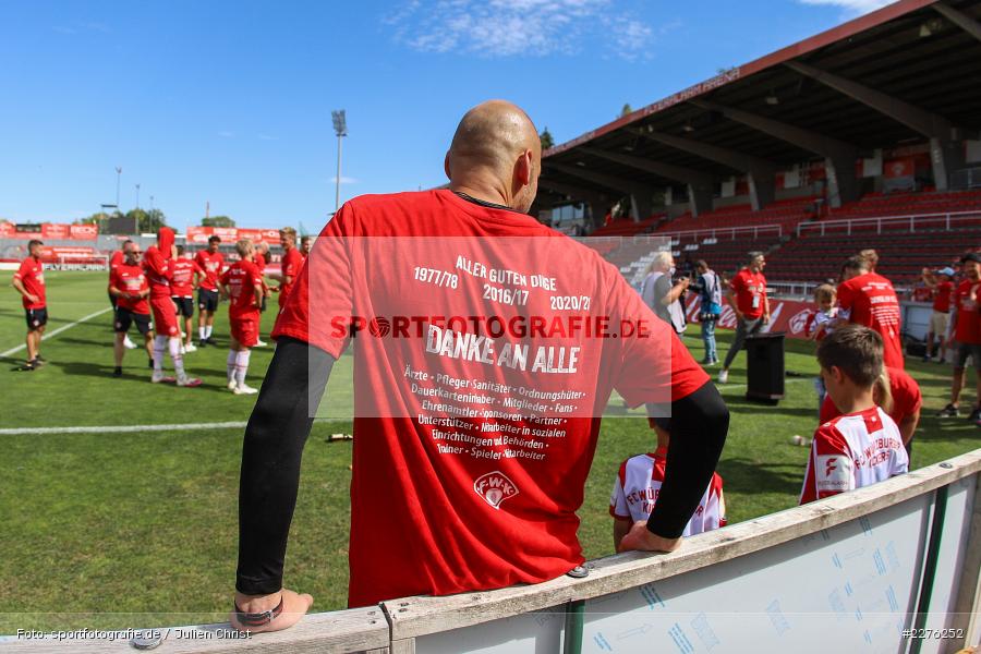 Danke an Alle, Aufstieg, Robert Wulnikowski, sport, action, Würzburg, Juli 2020, Hallescher FC, Fussball, FLYERALARM Arena, FC Würzburger Kickers, DFB, 3. Liga, 04.07.2020 - Bild-ID: 2276252