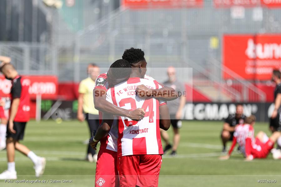 Frank Ronstadt, Leroy Kwadwo, FLYERALARM Arena, Würzburg, 04.07.2020, DFB, sport, action, Fussball, Juli 2020, 3. Liga, Hallescher FC, FC Würzburger Kickers - Bild-ID: 2276260