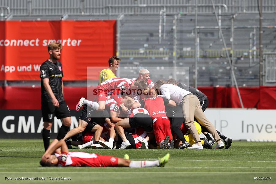 Robert Herrmann, Mannschaft, Jubel, Aufstieg, FLYERALARM Arena, Würzburg, 04.07.2020, DFB, sport, action, Fussball, Juli 2020, 3. Liga, Hallescher FC, FC Würzburger Kickers - Bild-ID: 2276270