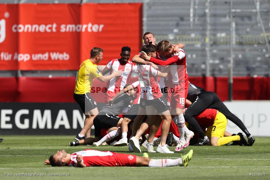 Michael Schiele, Robert Herrmann, Frank Ronstadt, Maximilian Breunig, 2. Bundesliga, Aufstieg, Jubeln, FLYERALARM Arena, Würzburg, 04.07.2020, DFB, sport, action, Fussball, Juli 2020, 3. Liga, Hallescher FC, FC Würzburger Kickers - Bild-ID: 2276271