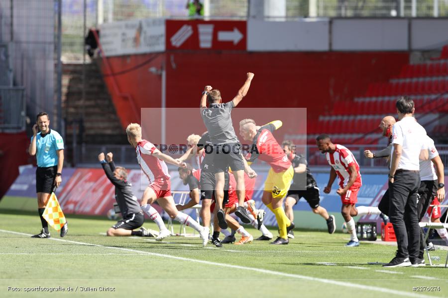 2. Bundesliga, Aufstieg, Jubel, Abpfiff, Michael Schiele, FLYERALARM Arena, Würzburg, 04.07.2020, DFB, sport, action, Fussball, Juli 2020, 3. Liga, Hallescher FC, FC Würzburger Kickers - Bild-ID: 2276274