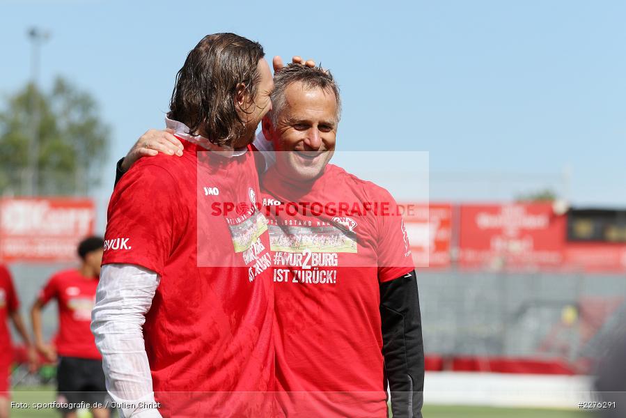 Emotionen, Freude, Aufstieg, Rainer Zietsch, Daniel Sauer, FLYERALARM Arena, Würzburg, 04.07.2020, DFB, sport, action, Fussball, Juli 2020, 3. Liga, Hallescher FC, FC Würzburger Kickers - Bild-ID: 2276291