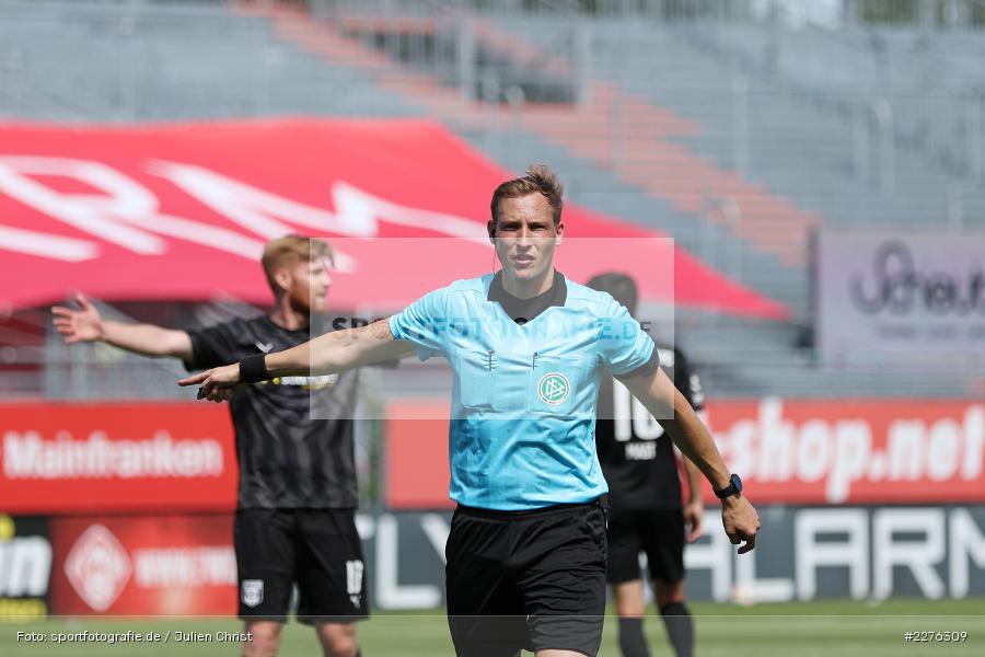 Elfmeter, Schiedsrichter, Martin Petersen, FLYERALARM Arena, Würzburg, 04.07.2020, DFB, sport, action, Fussball, Juli 2020, 3. Liga, Hallescher FC, FC Würzburger Kickers - Bild-ID: 2276309