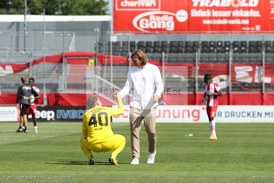 Handschlag, Jubel, Daniel Sauer, Vincent Müller, FLYERALARM Arena, Würzburg, 04.07.2020, DFB, sport, action, Fussball, Juli 2020, 3. Liga, Hallescher FC, FC Würzburger Kickers - Bild-ID: 2276313 Handschlag, Jubel, Daniel Sauer, Vincent Müller, FLYERALARM Arena, Würzburg, 04.07.2020, DFB, sport, action, Fussball, Juli 2020, 3. Liga, Hallescher FC, FC Würzburger Kickers - Bild-ID: 2276313