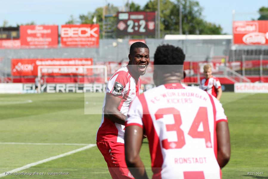 Leroy Kwadwo, Frank Ronstadt, FLYERALARM Arena, Würzburg, 04.07.2020, DFB, sport, action, Fussball, Juli 2020, 3. Liga, Hallescher FC, FC Würzburger Kickers - Bild-ID: 2276317