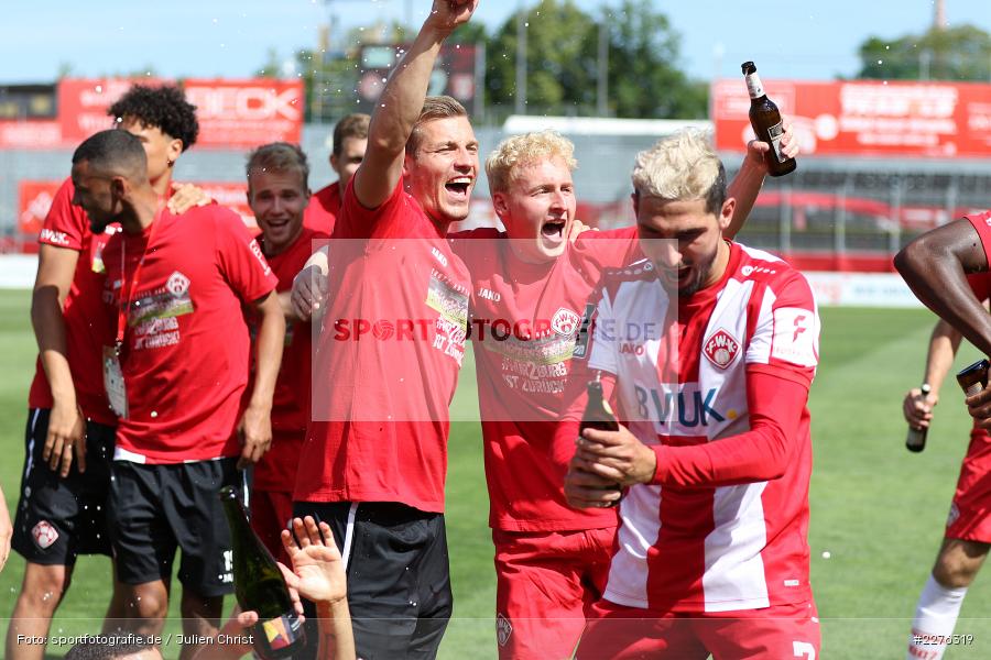 Aufstieg, Jubel, Luke Hemmerich, Fabio Kaufmann, FLYERALARM Arena, Würzburg, 04.07.2020, DFB, sport, action, Fussball, Juli 2020, 3. Liga, Hallescher FC, FC Würzburger Kickers - Bild-ID: 2276319