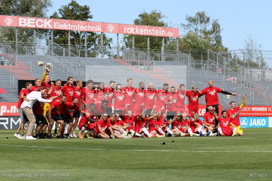 2. Bundesliga, Mannschaftsfoto, Emotionen, Feiern, FLYERALARM Arena, Würzburg, 04.07.2020, DFB, sport, action, Fussball, Juli 2020, 3. Liga, Hallescher FC, FC Würzburger Kickers - Bild-ID: 2276320 2. Bundesliga, Mannschaftsfoto, Emotionen, Feiern, FLYERALARM Arena, Würzburg, 04.07.2020, DFB, sport, action, Fussball, Juli 2020, 3. Liga, Hallescher FC, FC Würzburger Kickers - Bild-ID: 2276320