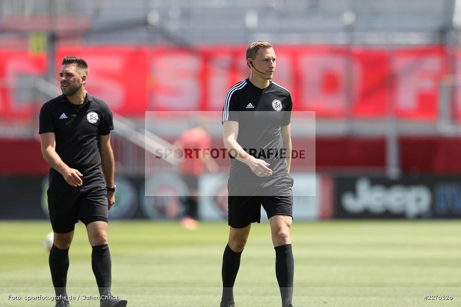 Schiedsrichter, Tobias Endriß, Martin Petersen, FLYERALARM Arena, Würzburg, 04.07.2020, DFB, sport, action, Fussball, Juli 2020, 3. Liga, Hallescher FC, FC Würzburger Kickers - Bild-ID: 2276326
