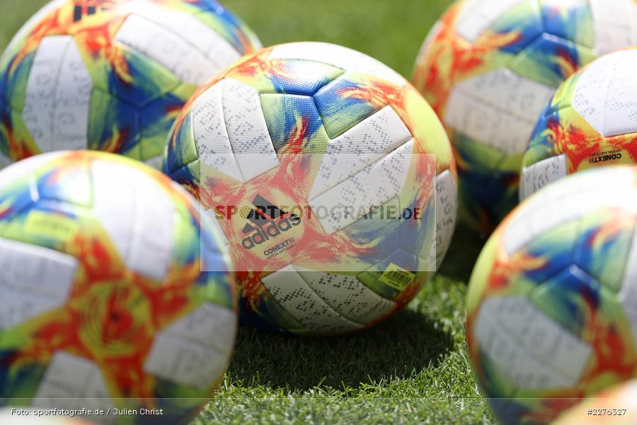 Rasen, Bälle, Spielgerät, Symbolbild conext19, FLYERALARM Arena, Würzburg, 04.07.2020, DFB, sport, action, Fussball, Juli 2020, 3. Liga, Hallescher FC, FC Würzburger Kickers - Bild-ID: 2276327