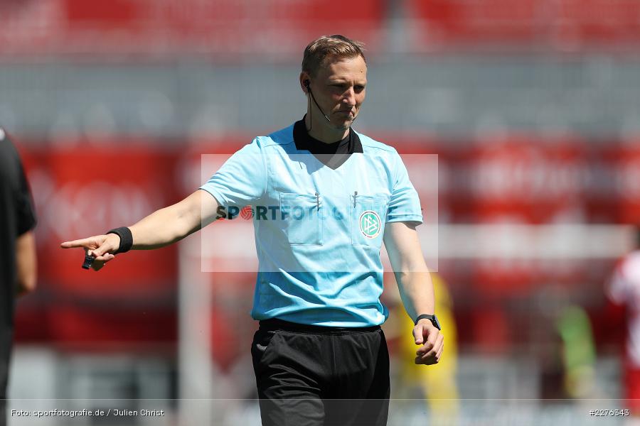 gibt Anweisungen, Martin Petersen, FLYERALARM Arena, Würzburg, 04.07.2020, DFB, sport, action, Fussball, Juli 2020, 3. Liga, Hallescher FC, FC Würzburger Kickers - Bild-ID: 2276343