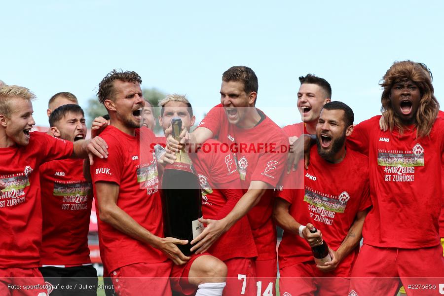 2. Bundesliga, Hendrik Hansen, Simon Rhein, Dave Gnaase, Leroy Kwadwo, Sebastian Schuppan, Fabio Kaufmann, Champagner Jubel, FLYERALARM Arena, Würzburg, 04.07.2020, DFB, sport, action, Fussball, Juli 2020, 3. Liga, Hallescher FC, FC Würzburger Kickers - Bild-ID: 2276356 2. Bundesliga, Hendrik Hansen, Simon Rhein, Dave Gnaase, Leroy Kwadwo, Sebastian Schuppan, Fabio Kaufmann, Champagner Jubel, FLYERALARM Arena, Würzburg, 04.07.2020, DFB, sport, action, Fussball, Juli 2020, 3. Liga, Hallescher FC, FC Würzburger Kickers - Bild-ID: 2276356