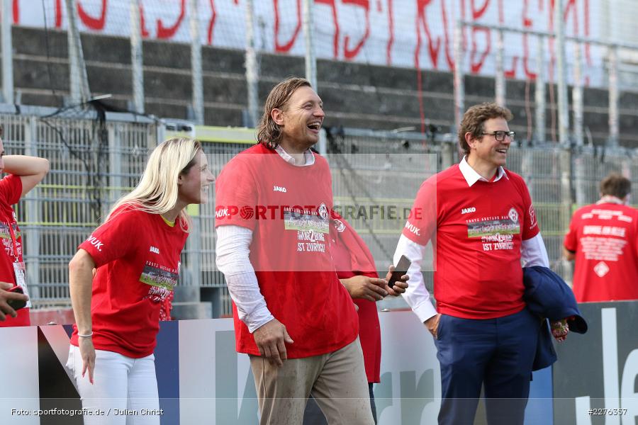 Aufstiegsparty, Sekt, Emotionen, 2. Bundesliga, Daniel Sauer, FLYERALARM Arena, Würzburg, 04.07.2020, DFB, sport, action, Fussball, Juli 2020, 3. Liga, Hallescher FC, FC Würzburger Kickers - Bild-ID: 2276357 Aufstiegsparty, Sekt, Emotionen, 2. Bundesliga, Daniel Sauer, FLYERALARM Arena, Würzburg, 04.07.2020, DFB, sport, action, Fussball, Juli 2020, 3. Liga, Hallescher FC, FC Würzburger Kickers - Bild-ID: 2276357