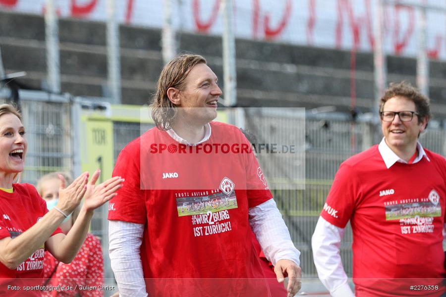 Aufstiegsparty, Sekt, Emotionen, 2. Bundesliga, Daniel Sauer, FLYERALARM Arena, Würzburg, 04.07.2020, DFB, sport, action, Fussball, Juli 2020, 3. Liga, Hallescher FC, FC Würzburger Kickers - Bild-ID: 2276358 Aufstiegsparty, Sekt, Emotionen, 2. Bundesliga, Daniel Sauer, FLYERALARM Arena, Würzburg, 04.07.2020, DFB, sport, action, Fussball, Juli 2020, 3. Liga, Hallescher FC, FC Würzburger Kickers - Bild-ID: 2276358