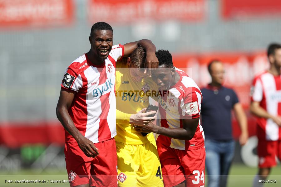 Frank Ronstadt, Vincent Müller, Leroy Kwadwo, FLYERALARM Arena, Würzburg, 04.07.2020, DFB, sport, action, Fussball, Juli 2020, 3. Liga, Hallescher FC, FC Würzburger Kickers - Bild-ID: 2276372 Frank Ronstadt, Vincent Müller, Leroy Kwadwo, FLYERALARM Arena, Würzburg, 04.07.2020, DFB, sport, action, Fussball, Juli 2020, 3. Liga, Hallescher FC, FC Würzburger Kickers - Bild-ID: 2276372