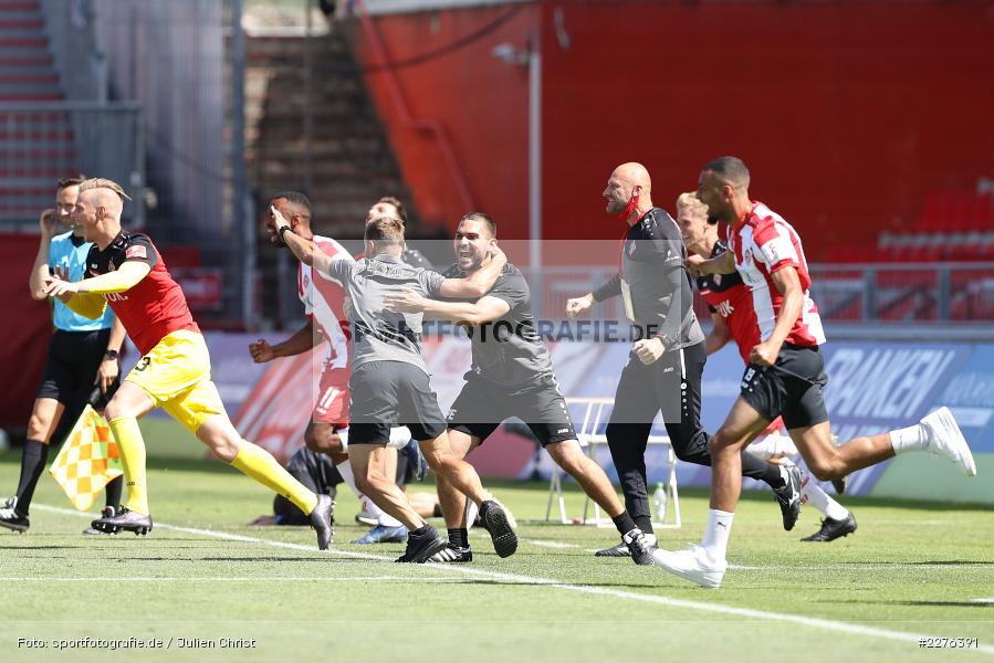 Kevin Frisorger, Saliou Sané, Yassin Ibrahim, Robert Wulnikowski, Philipp Eckart, Michael Schiele, FLYERALARM Arena, Würzburg, 04.07.2020, DFB, sport, action, Fussball, Juli 2020, 3. Liga, Hallescher FC, FC Würzburger Kickers - Bild-ID: 2276391 Kevin Frisorger, Saliou Sané, Yassin Ibrahim, Robert Wulnikowski, Philipp Eckart, Michael Schiele, FLYERALARM Arena, Würzburg, 04.07.2020, DFB, sport, action, Fussball, Juli 2020, 3. Liga, Hallescher FC, FC Würzburger Kickers - Bild-ID: 2276391