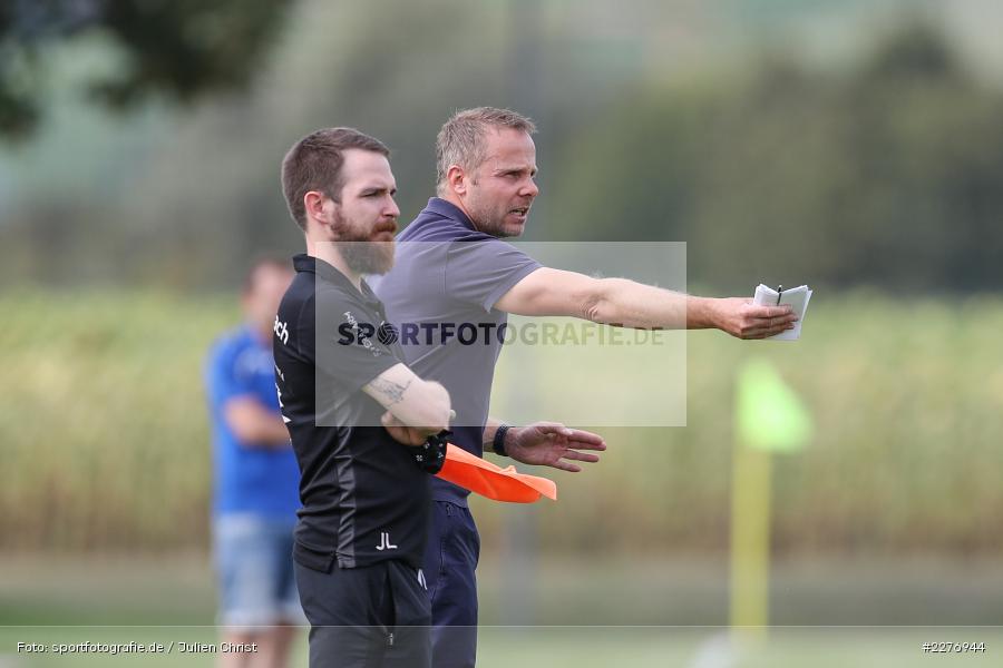 gibt Anweisungen, Trainer, Carsten Lanik, Fussball, 02.08.2020, Bezirksfreundschaftsspiele, TSV Unterpleichfeld, TSV Retzbach - Bild-ID: 2276944