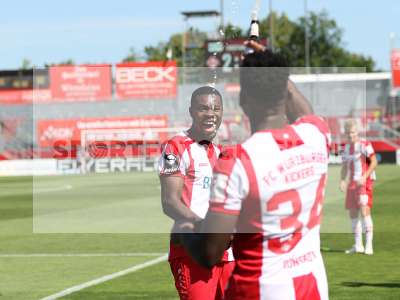 Fotos von FC Würzburger Kickers - Hallescher FC auf sportfotografie.de