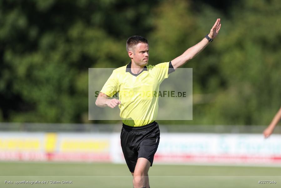 gibt Anweisungen, Schiedsrichter, Simon Marx, Bayernliga Nord, Landesliga Nordwest, 08.08.2020, Landesfreundschaftsspiele, SV Vatan Spor Aschaffenburg, TSV Karlburg - Bild-ID: 2277046