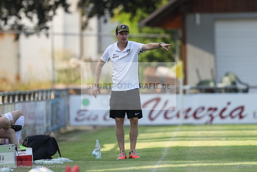 gibt Anweisungen, Trainer, Markus Köhler, Bayernliga Nord, Landesliga Nordwest, 08.08.2020, Landesfreundschaftsspiele, SV Vatan Spor Aschaffenburg, TSV Karlburg - Bild-ID: 2277150