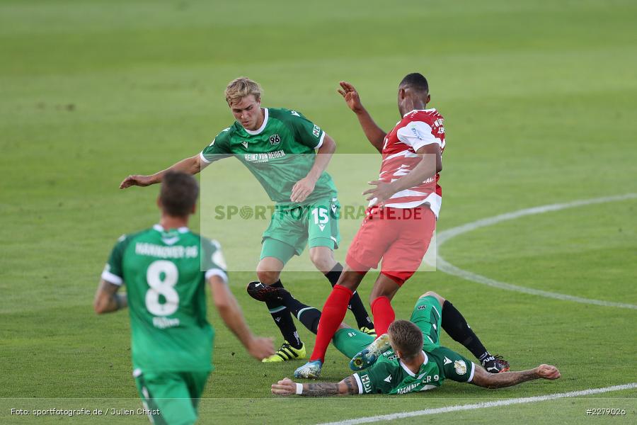 Timo Hübers, Marcel Franke, Saliou Sané, FLYERALARM Arena, Würzburg, 14.09.2020, DFB, sport, action, Fussball, Deutschland, September 2020, DFB-Pokal, Hannover 96, FC Würzburger Kickers - Bild-ID: 2279026 Timo Hübers, Marcel Franke, Saliou Sané, FLYERALARM Arena, Würzburg, 14.09.2020, DFB, sport, action, Fussball, Deutschland, September 2020, DFB-Pokal, Hannover 96, FC Würzburger Kickers - Bild-ID: 2279026