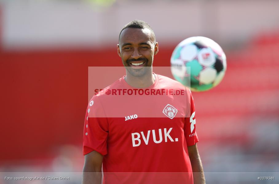 Halbe Figur, Saliou Sané, FLYERALARM Arena, Würzburg, 19.09.2020, DFL, sport, action, Fussball, Deutschland, September 2020, Saison 2020/2021, Bundesliga, 2. Bundesliga, FC Erzgebirge Aue, FC Würzburger Kickers - Bild-ID: 2279381 Halbe Figur, Saliou Sané, FLYERALARM Arena, Würzburg, 19.09.2020, DFL, sport, action, Fussball, Deutschland, September 2020, Saison 2020/2021, Bundesliga, 2. Bundesliga, FC Erzgebirge Aue, FC Würzburger Kickers - Bild-ID: 2279381