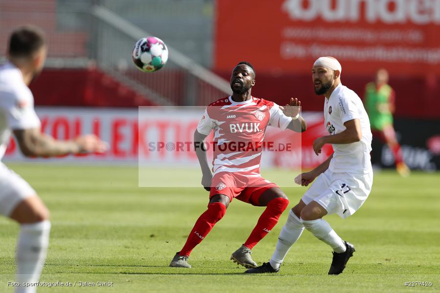 Philipp Riese, Nzuzi Toko, FLYERALARM Arena, Würzburg, 19.09.2020, DFL, sport, action, Fussball, Deutschland, September 2020, Saison 2020/2021, Bundesliga, 2. Bundesliga, FC Erzgebirge Aue, FC Würzburger Kickers - Bild-ID: 2279426 Philipp Riese, Nzuzi Toko, FLYERALARM Arena, Würzburg, 19.09.2020, DFL, sport, action, Fussball, Deutschland, September 2020, Saison 2020/2021, Bundesliga, 2. Bundesliga, FC Erzgebirge Aue, FC Würzburger Kickers - Bild-ID: 2279426