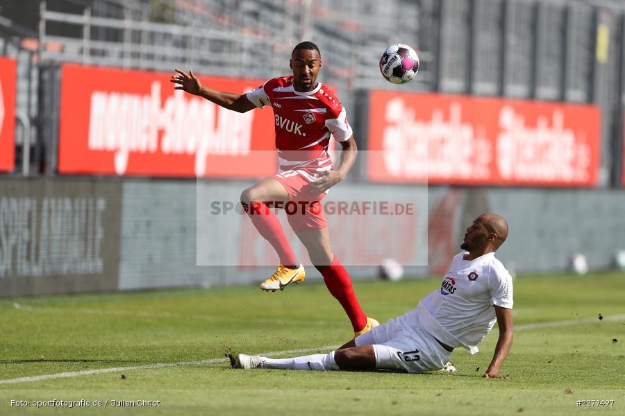 Louis Samson, Saliou Sané, FLYERALARM Arena, Würzburg, 19.09.2020, DFL, sport, action, Fussball, Deutschland, September 2020, Saison 2020/2021, Bundesliga, 2. Bundesliga, FC Erzgebirge Aue, FC Würzburger Kickers - Bild-ID: 2279497