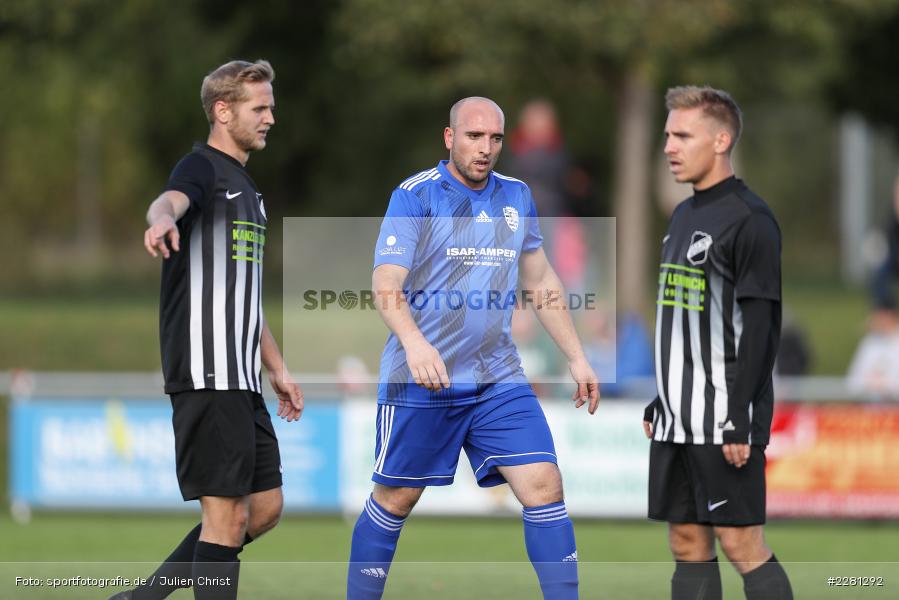 Lukas Gößwein, Felix Strohmenger, Ardit Bytyqi, sport, action, TSV Retzbach, TSV Lohr, Sportgelände, Retzbach, Oktober 2020, Fussball, DFB, Bezirksliga Unterfranken, 04.10.2020 - Bild-ID: 2281292 Lukas Gößwein, Felix Strohmenger, Ardit Bytyqi, sport, action, TSV Retzbach, TSV Lohr, Sportgelände, Retzbach, Oktober 2020, Fussball, DFB, Bezirksliga Unterfranken, 04.10.2020 - Bild-ID: 2281292