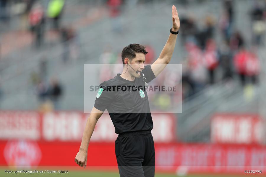Schiedsrichter, Dr. Matthias Jöllenbeck, FLYERALARM Arena, Würzburg, 18.10.2020, sport, action, Saison 2020/2021, soccer, sports, 2. Bundesliga, Deutschland, Oktober 2020, KSV, Holstein Kiel, FC Würzburger Kickers - Bild-ID: 2282998 Schiedsrichter, Dr. Matthias Jöllenbeck, FLYERALARM Arena, Würzburg, 18.10.2020, sport, action, Saison 2020/2021, soccer, sports, 2. Bundesliga, Deutschland, Oktober 2020, KSV, Holstein Kiel, FC Würzburger Kickers - Bild-ID: 2282998