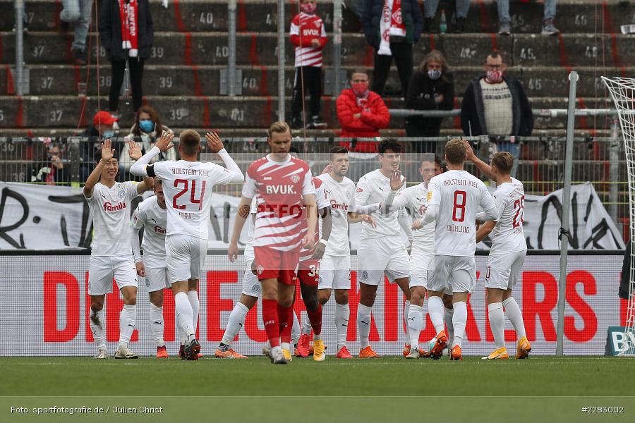 Hauke Wahl, Jae-sung Lee, Janni Serra, FLYERALARM Arena, Würzburg, 18.10.2020, sport, action, Saison 2020/2021, soccer, sports, 2. Bundesliga, Deutschland, Oktober 2020, KSV, Holstein Kiel, FC Würzburger Kickers - Bild-ID: 2283002