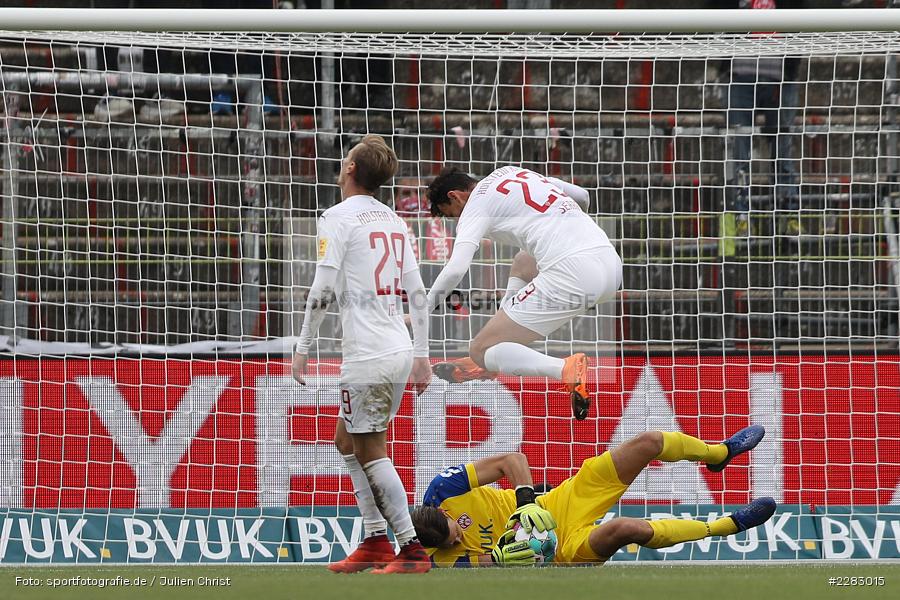 Joshua Mees, Fabian Giefer, Janni Serra, FLYERALARM Arena, Würzburg, 18.10.2020, sport, action, Saison 2020/2021, soccer, sports, 2. Bundesliga, Deutschland, Oktober 2020, KSV, Holstein Kiel, FC Würzburger Kickers - Bild-ID: 2283015 Joshua Mees, Fabian Giefer, Janni Serra, FLYERALARM Arena, Würzburg, 18.10.2020, sport, action, Saison 2020/2021, soccer, sports, 2. Bundesliga, Deutschland, Oktober 2020, KSV, Holstein Kiel, FC Würzburger Kickers - Bild-ID: 2283015