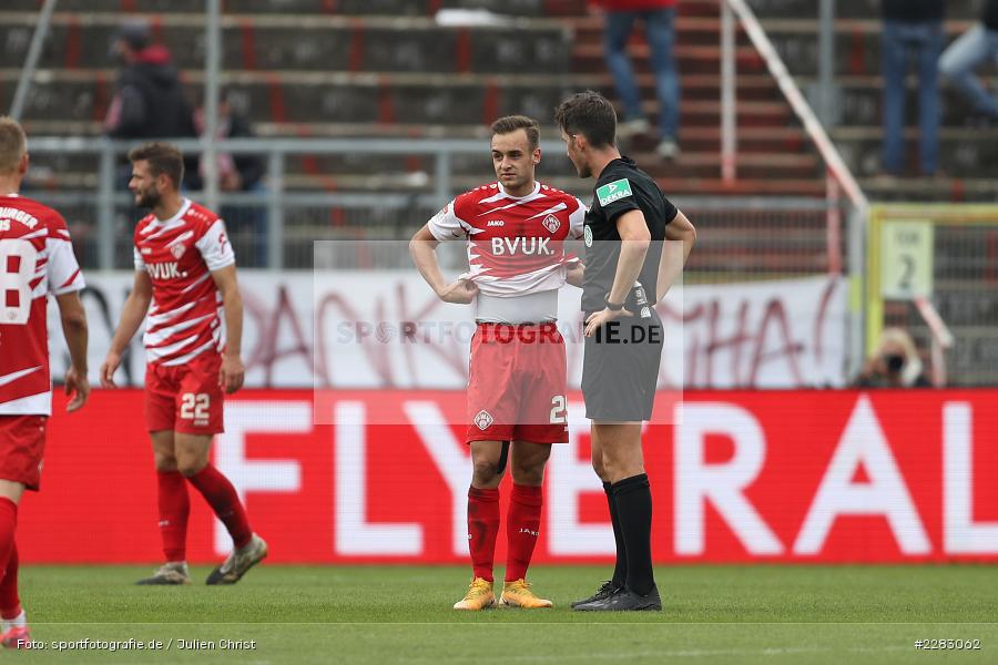 Dialog, Dr. Matthias Jöllenbeck, Schiedsrichter, David Kopacz, FLYERALARM Arena, Würzburg, 18.10.2020, sport, action, Saison 2020/2021, soccer, sports, 2. Bundesliga, Deutschland, Oktober 2020, KSV, Holstein Kiel, FC Würzburger Kickers - Bild-ID: 2283062 Dialog, Dr. Matthias Jöllenbeck, Schiedsrichter, David Kopacz, FLYERALARM Arena, Würzburg, 18.10.2020, sport, action, Saison 2020/2021, soccer, sports, 2. Bundesliga, Deutschland, Oktober 2020, KSV, Holstein Kiel, FC Würzburger Kickers - Bild-ID: 2283062