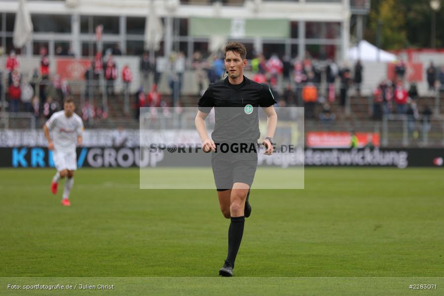 Figur, Schiedsrichter, Dr. Matthias Jöllenbeck, FLYERALARM Arena, Würzburg, 18.10.2020, sport, action, Saison 2020/2021, soccer, sports, 2. Bundesliga, Deutschland, Oktober 2020, KSV, Holstein Kiel, FC Würzburger Kickers - Bild-ID: 2283071 Figur, Schiedsrichter, Dr. Matthias Jöllenbeck, FLYERALARM Arena, Würzburg, 18.10.2020, sport, action, Saison 2020/2021, soccer, sports, 2. Bundesliga, Deutschland, Oktober 2020, KSV, Holstein Kiel, FC Würzburger Kickers - Bild-ID: 2283071