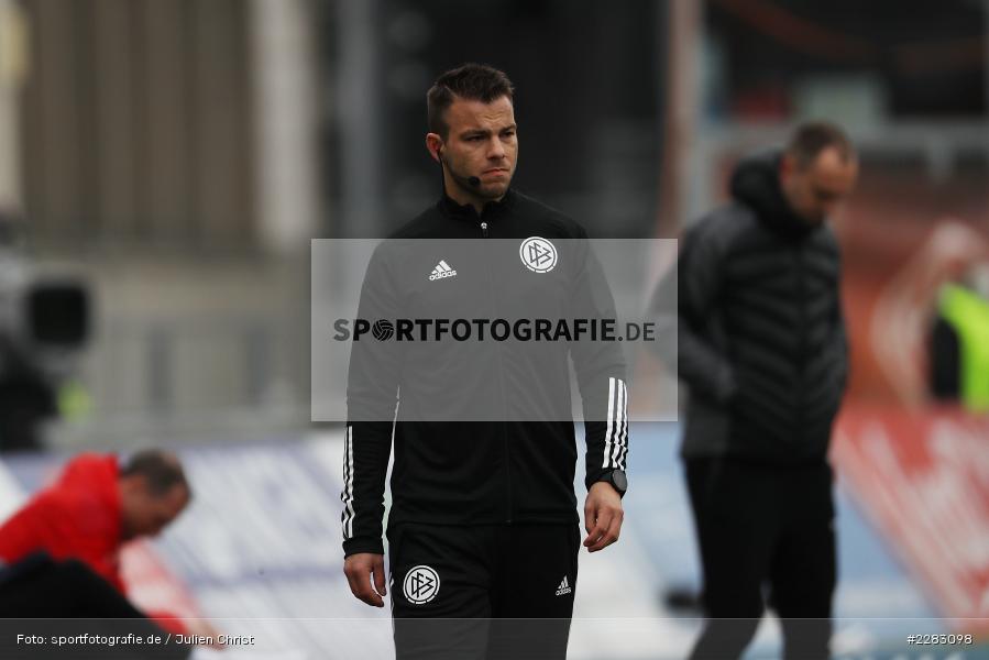 Offizieller, Schiedsrichter, Wolfgang Haslberger, FLYERALARM Arena, Würzburg, 18.10.2020, sport, action, Saison 2020/2021, soccer, sports, 2. Bundesliga, Deutschland, Oktober 2020, KSV, Holstein Kiel, FC Würzburger Kickers - Bild-ID: 2283098 Offizieller, Schiedsrichter, Wolfgang Haslberger, FLYERALARM Arena, Würzburg, 18.10.2020, sport, action, Saison 2020/2021, soccer, sports, 2. Bundesliga, Deutschland, Oktober 2020, KSV, Holstein Kiel, FC Würzburger Kickers - Bild-ID: 2283098