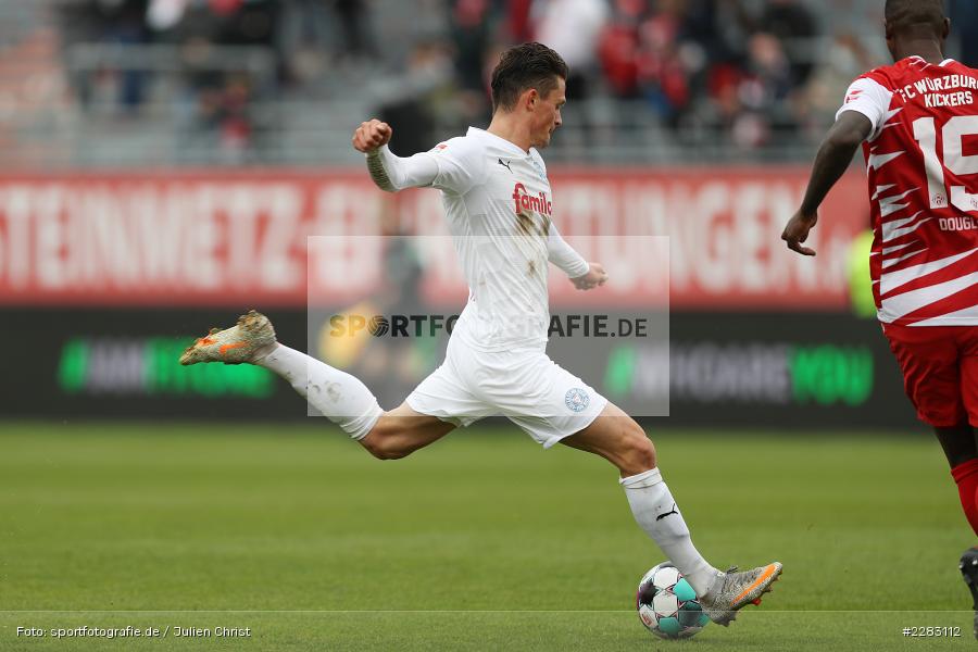 Torschuss, Fabian Reese, FLYERALARM Arena, Würzburg, 18.10.2020, sport, action, Saison 2020/2021, soccer, sports, 2. Bundesliga, Deutschland, Oktober 2020, KSV, Holstein Kiel, FC Würzburger Kickers - Bild-ID: 2283112 Torschuss, Fabian Reese, FLYERALARM Arena, Würzburg, 18.10.2020, sport, action, Saison 2020/2021, soccer, sports, 2. Bundesliga, Deutschland, Oktober 2020, KSV, Holstein Kiel, FC Würzburger Kickers - Bild-ID: 2283112