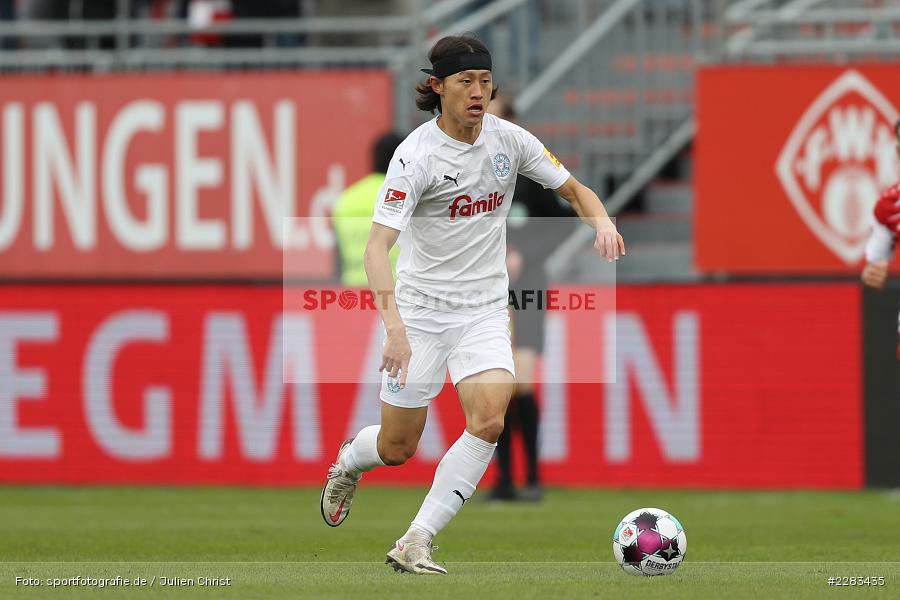 Jae-sung Lee, FLYERALARM Arena, Würzburg, 18.10.2020, sport, action, Saison 2020/2021, soccer, sports, 2. Bundesliga, Deutschland, Oktober 2020, KSV, Holstein Kiel, FC Würzburger Kickers - Bild-ID: 2283435