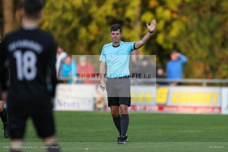 gibt Anweisungen, Stefan Klerner, Sportgelände In der Au, Karlburg, 24.10.2020, BFV, sport, action, Fussball, Deutschland, Oktober 2020, Saison 2019/2020, Bayernliga Nord, TSV Grossbardorf, TSV Karlburg - Bild-ID: 2283697 gibt Anweisungen, Stefan Klerner, Sportgelände In der Au, Karlburg, 24.10.2020, BFV, sport, action, Fussball, Deutschland, Oktober 2020, Saison 2019/2020, Bayernliga Nord, TSV Grossbardorf, TSV Karlburg - Bild-ID: 2283697
