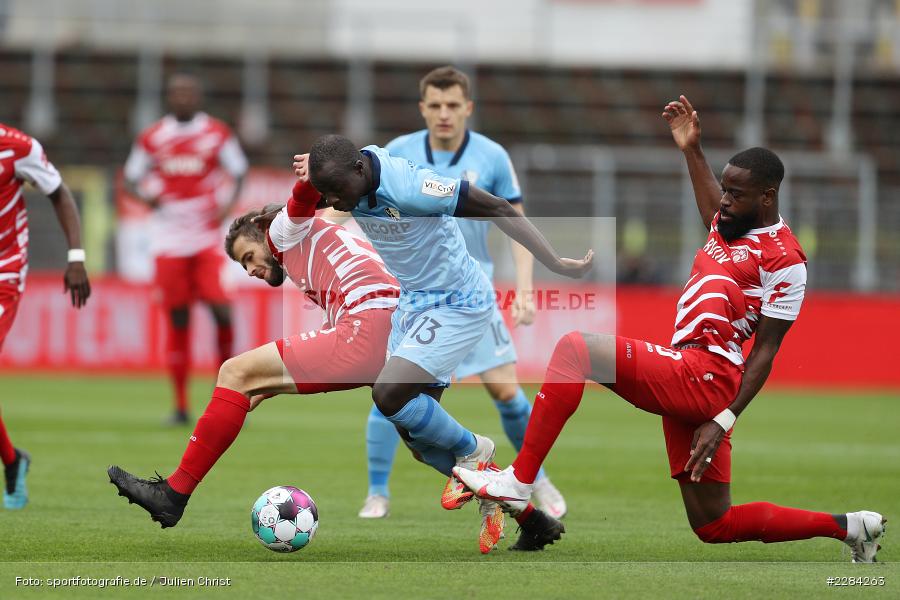 Raman Chibsah, Ridge Munsy, Daniel Hägele, FLYERALARM Arena, Würzburg, 01.11.2020, DFL, sport, action, Fussball, Deutschland, November 2020, Saison 2020/2021, Bundesliga, 2. Bundesliga, VfL Bochum, FC Würzburger Kickers - Bild-ID: 2284263