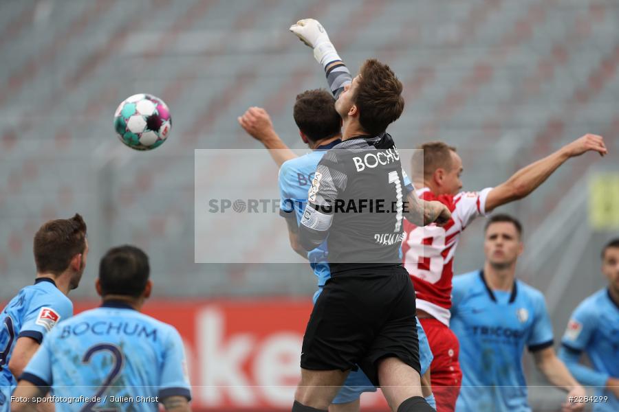 Simon Zoller, Eckstoß, Eckball, Faust, Manuel Riemann, FLYERALARM Arena, Würzburg, 01.11.2020, DFL, sport, action, Fussball, Deutschland, November 2020, Saison 2020/2021, Bundesliga, 2. Bundesliga, VfL Bochum, FC Würzburger Kickers - Bild-ID: 2284299